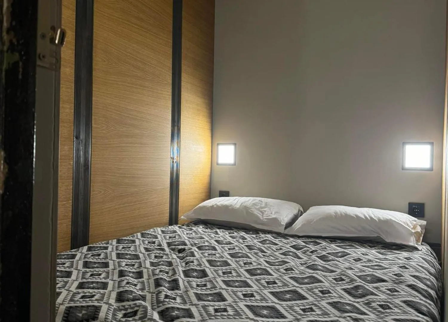 Swed Cab Embassy Hostel Varna