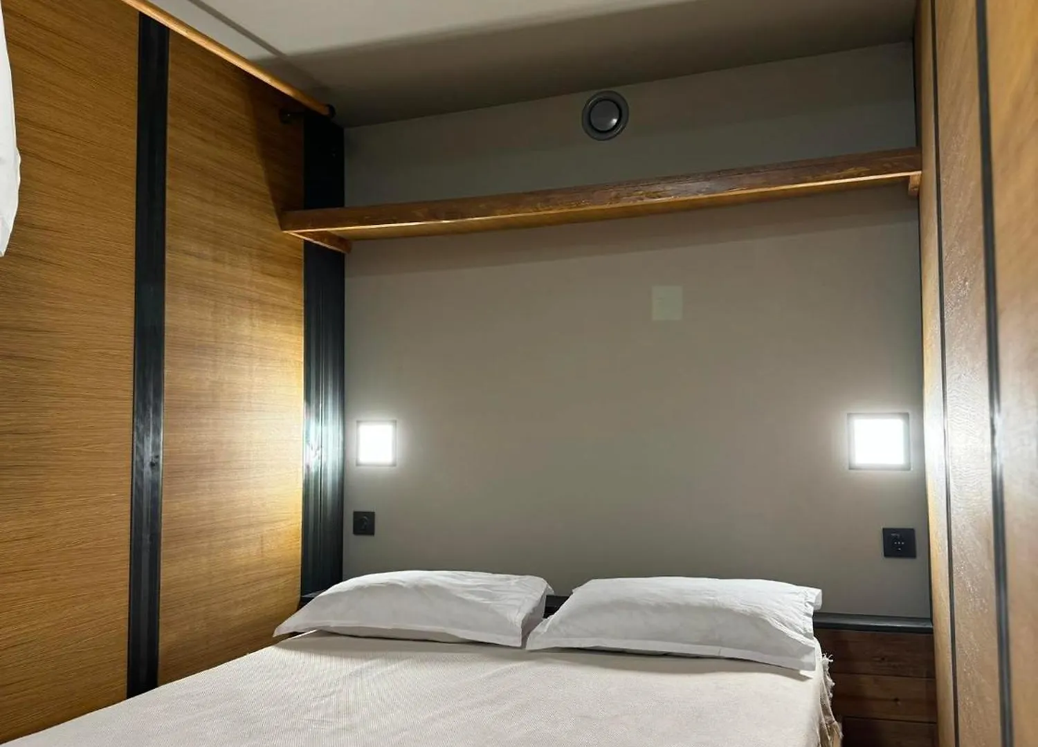 Swed Cab Embassy Hostel Varna