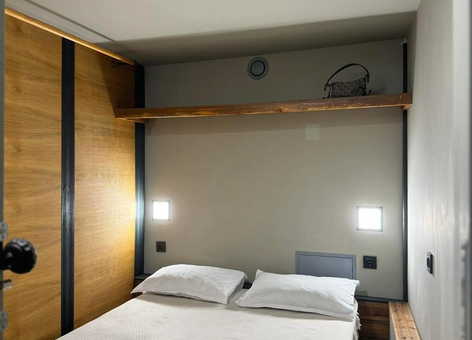 Swed Cab Embassy Hostel Varna 0*,
